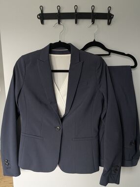 BANANA REPUBLIC Women's Navy Blazer and Pants Suit - Classic Tailored Fit PETITE